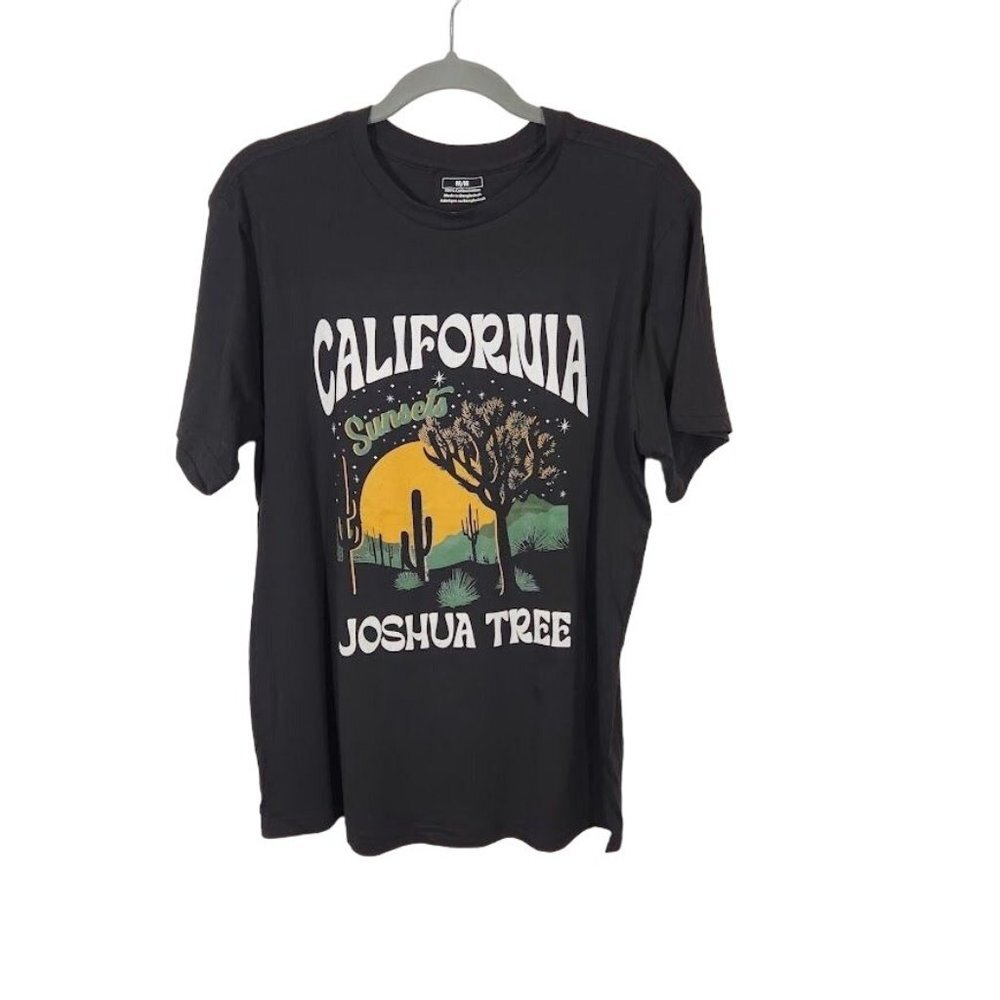 California Joshua Tree Graphic Print Tee in Black - Size Small